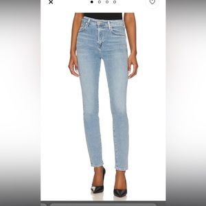 Olivia High Rise Slim in Lyric
Citizens of Humanity